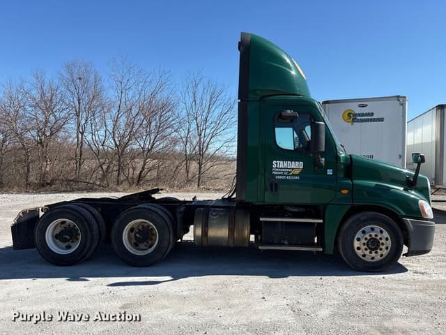 Image of Freightliner Cascadia 125 equipment image 3