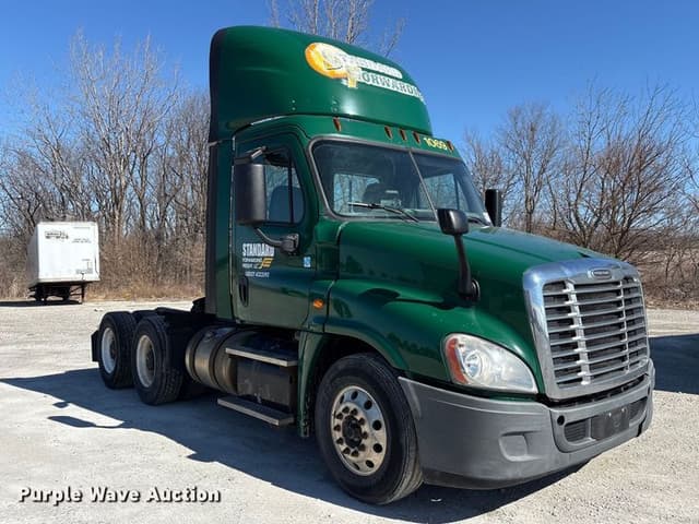 Image of Freightliner Cascadia 125 equipment image 2
