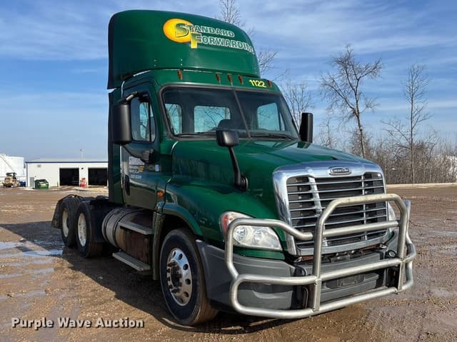 Image of Freightliner Cascadia 125 equipment image 2