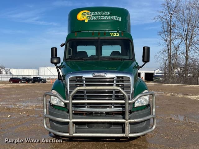 Image of Freightliner Cascadia 125 equipment image 1