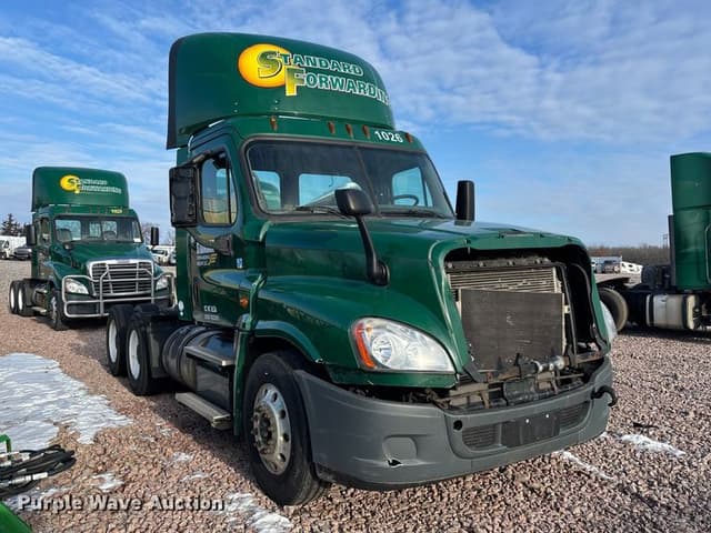 Image of Freightliner Cascadia 125 equipment image 2