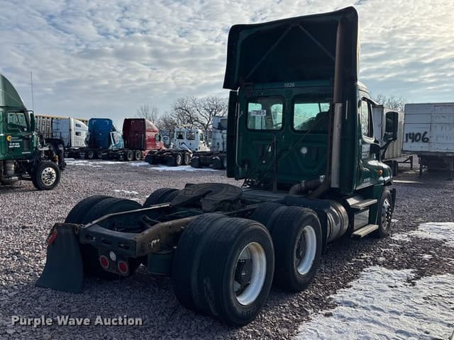 Image of Freightliner Cascadia 125 equipment image 4