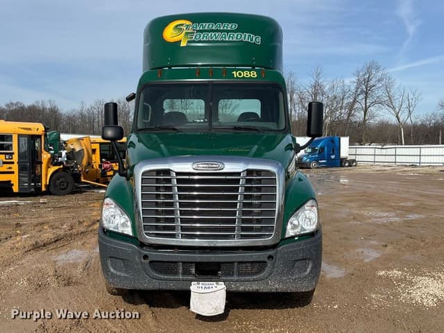 Image of Freightliner Cascadia 125 equipment image 1