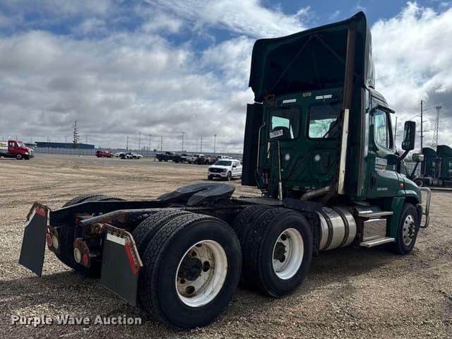 Image of Freightliner Cascadia 125 equipment image 4