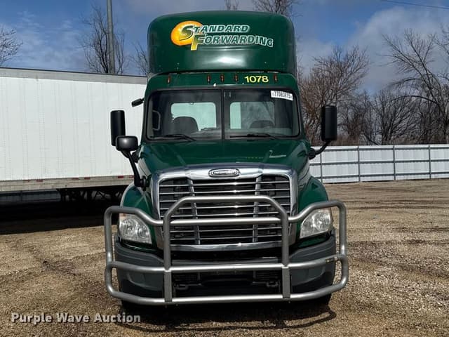 Image of Freightliner Cascadia 125 equipment image 1