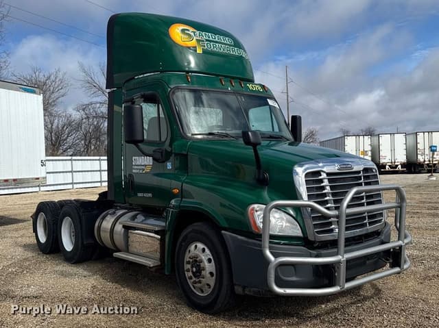 Image of Freightliner Cascadia 125 equipment image 2