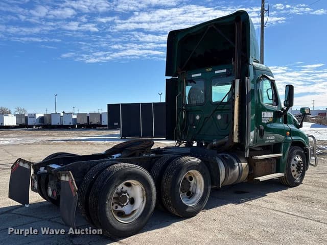 Image of Freightliner Cascadia 125 equipment image 4