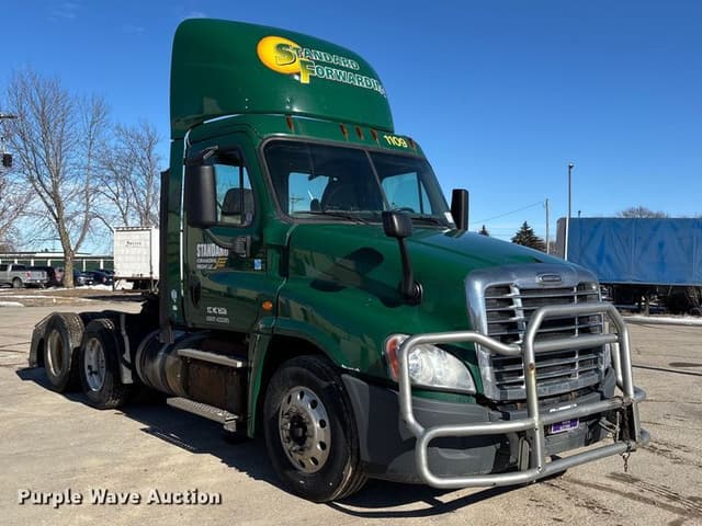 Image of Freightliner Cascadia 125 equipment image 2