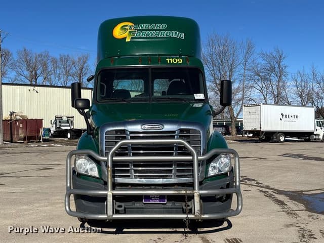 Image of Freightliner Cascadia 125 equipment image 1