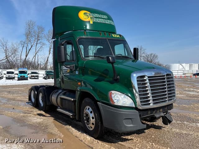 Image of Freightliner Cascadia 125 equipment image 2