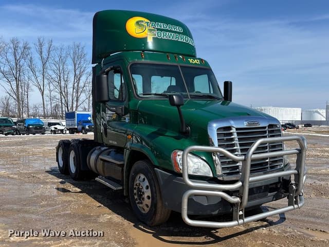 Image of Freightliner Cascadia 125 equipment image 2