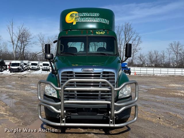 Image of Freightliner Cascadia 125 equipment image 1