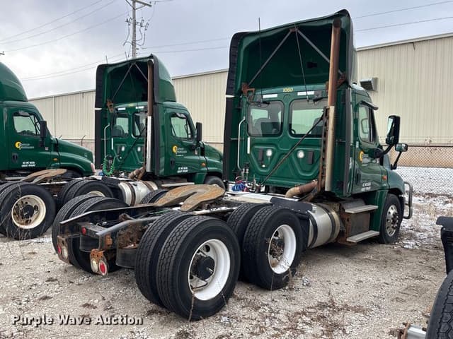 Image of Freightliner Cascadia 125 equipment image 4