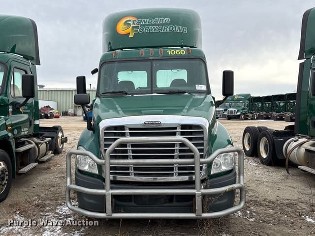 Image of Freightliner Cascadia 125 equipment image 1