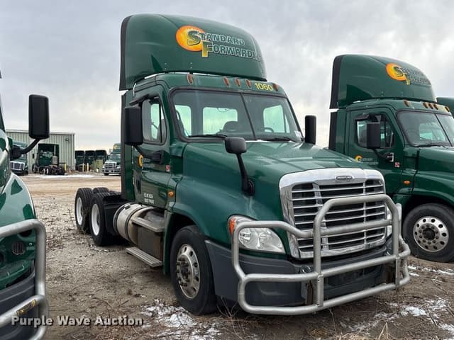 Image of Freightliner Cascadia 125 equipment image 2