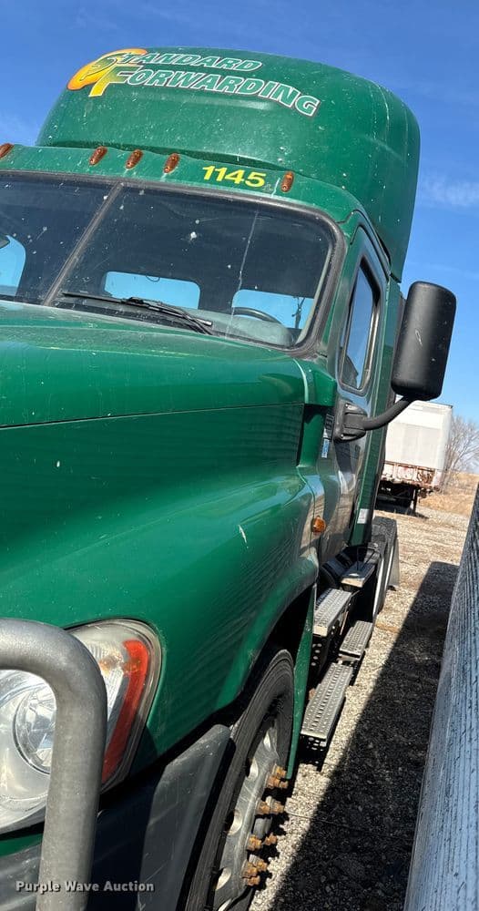 Image of Freightliner Cascadia 125 equipment image 2