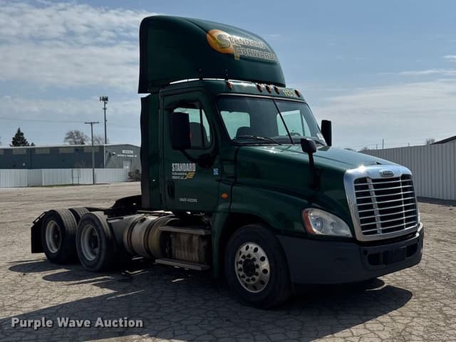 Image of Freightliner Cascadia 125 equipment image 2