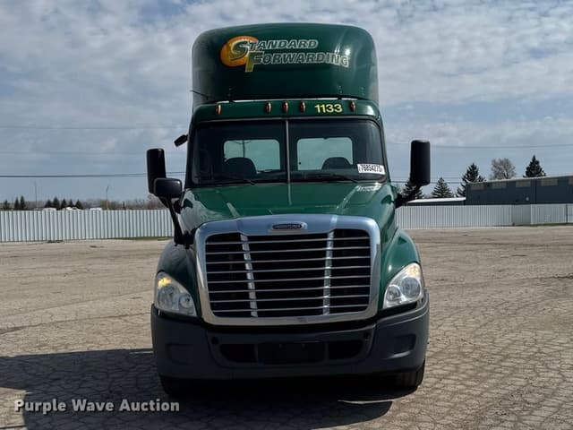 Image of Freightliner Cascadia 125 equipment image 1