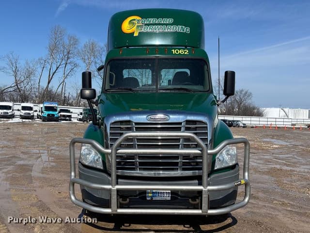 Image of Freightliner Cascadia 125 equipment image 1