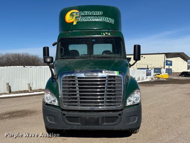 Image of Freightliner Cascadia 125 equipment image 1