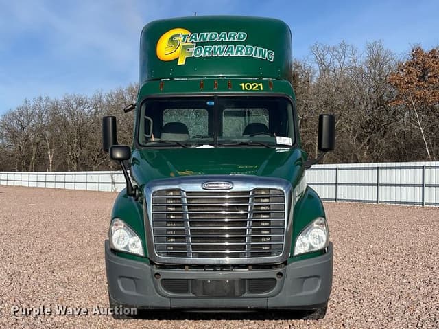 Image of Freightliner Cascadia 125 equipment image 1