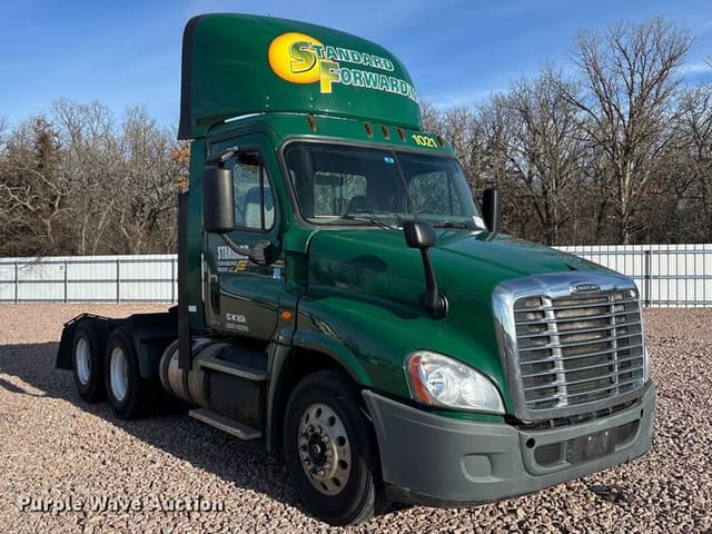 Image of Freightliner Cascadia 125 equipment image 2