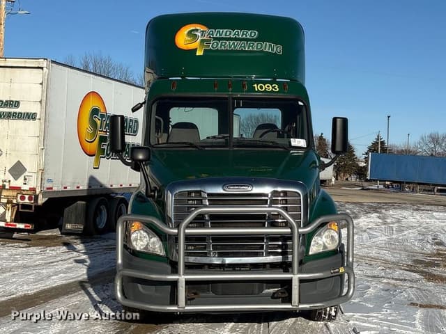 Image of Freightliner Cascadia 125 equipment image 1