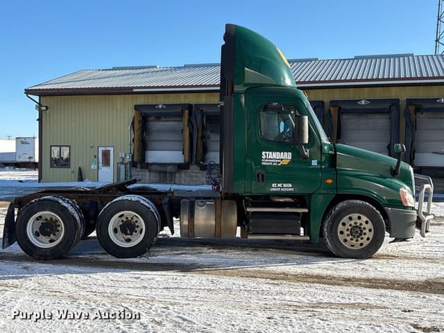 Image of Freightliner Cascadia 125 equipment image 3