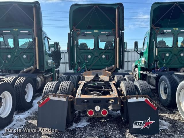 Image of Freightliner Cascadia 125 equipment image 4