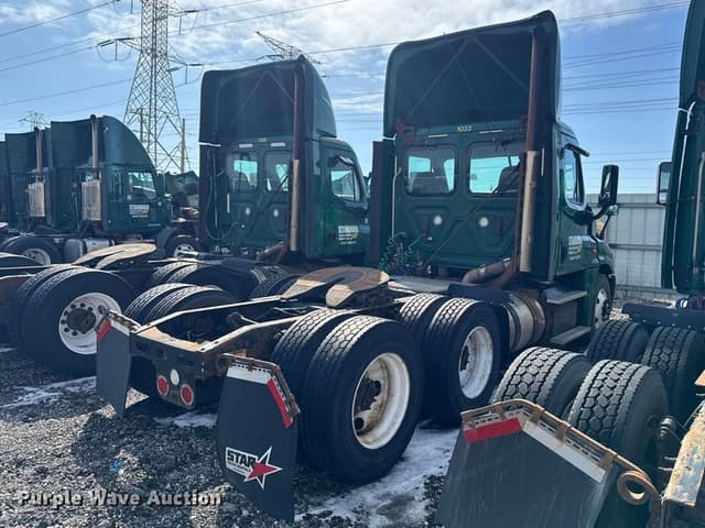 Image of Freightliner Cascadia 125 equipment image 3