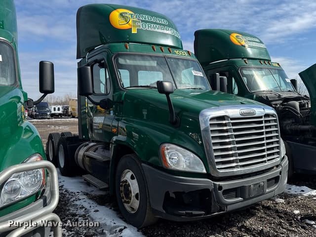 Image of Freightliner Cascadia 125 equipment image 2