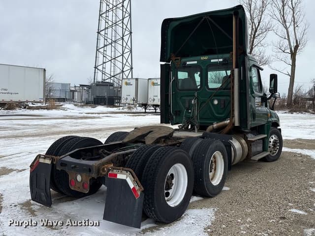 Image of Freightliner Cascadia 125 equipment image 4