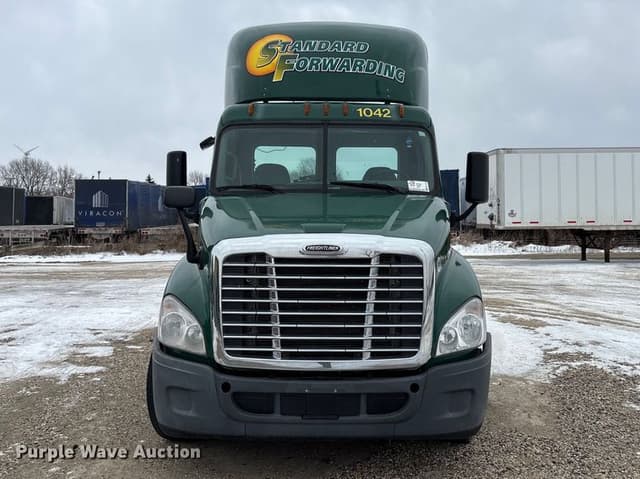 Image of Freightliner Cascadia 125 equipment image 1