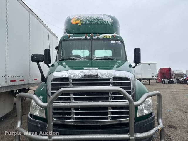 Image of Freightliner Cascadia 125 equipment image 1