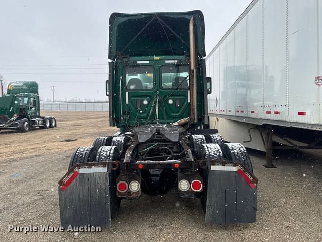 Image of Freightliner Cascadia 125 equipment image 4