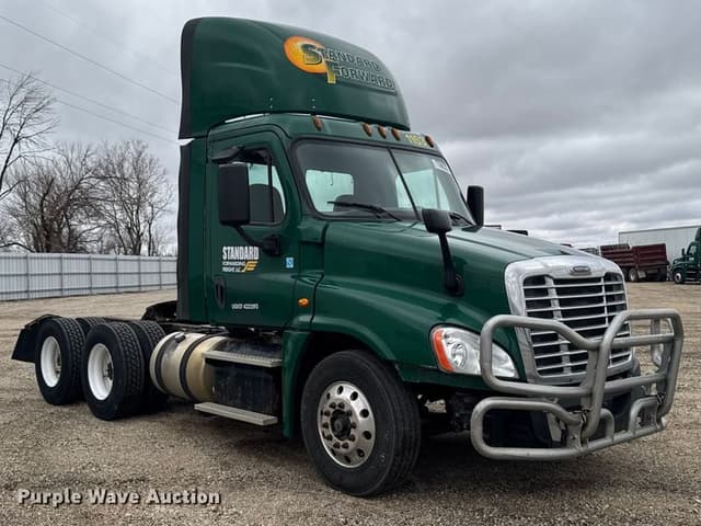 Image of Freightliner Cascadia 125 equipment image 2