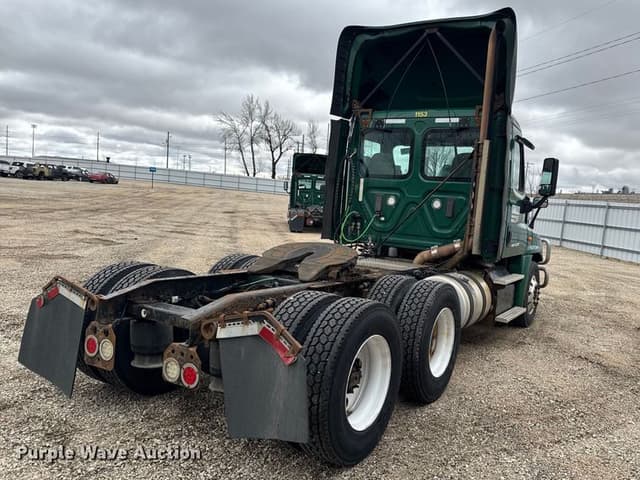 Image of Freightliner Cascadia 125 equipment image 4