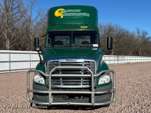 Image of Freightliner Cascadia 125 equipment image 1