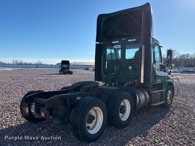 Image of Freightliner Cascadia 125 equipment image 4