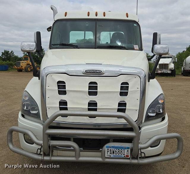Image of Freightliner Cascadia 125 equipment image 1