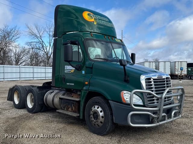 Image of Freightliner Cascadia 125 equipment image 2