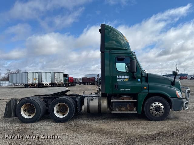 Image of Freightliner Cascadia 125 equipment image 3