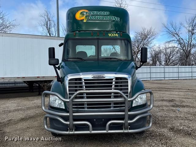 Image of Freightliner Cascadia 125 equipment image 1