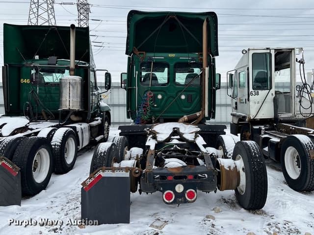 Image of Freightliner Cascadia 125 equipment image 4