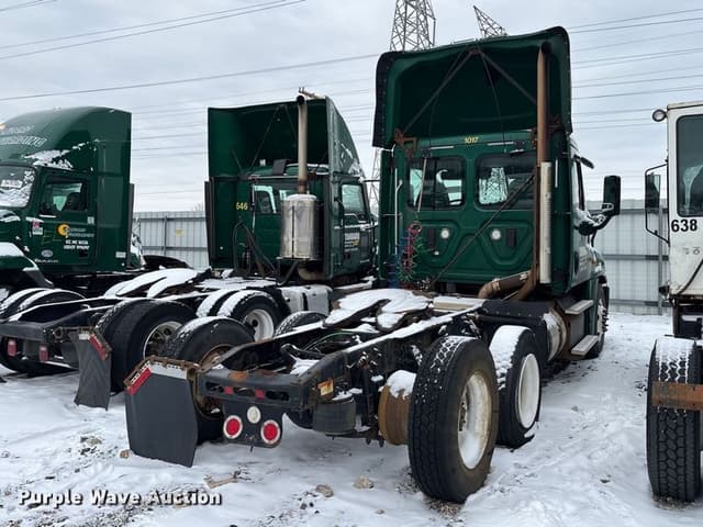 Image of Freightliner Cascadia 125 equipment image 3