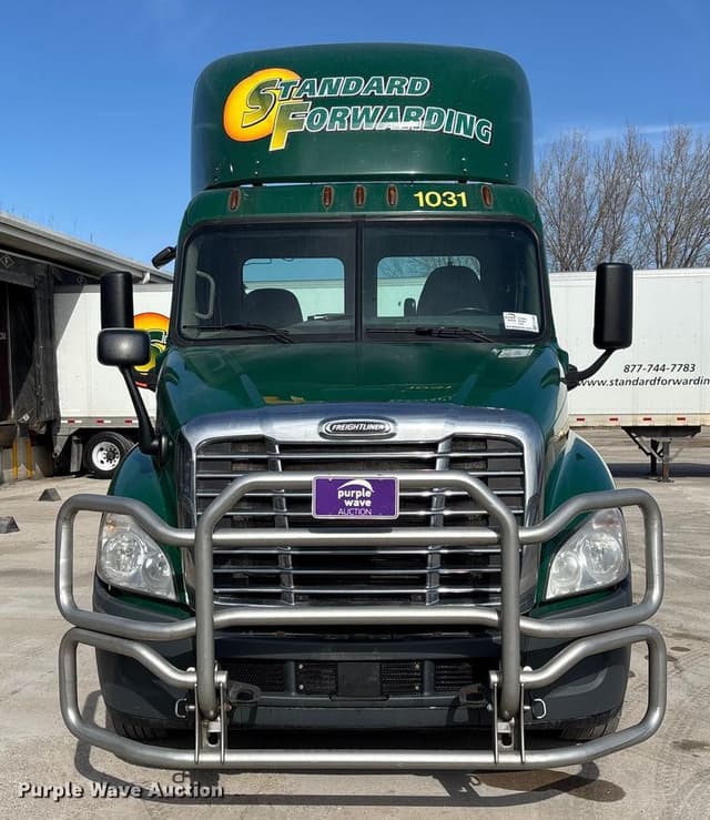 Image of Freightliner Cascadia 125 equipment image 1