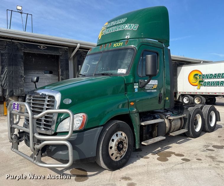 2017 Freightliner Cascadia 125 Equipment Image0