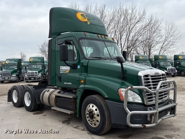 Image of Freightliner Cascadia 125 equipment image 2