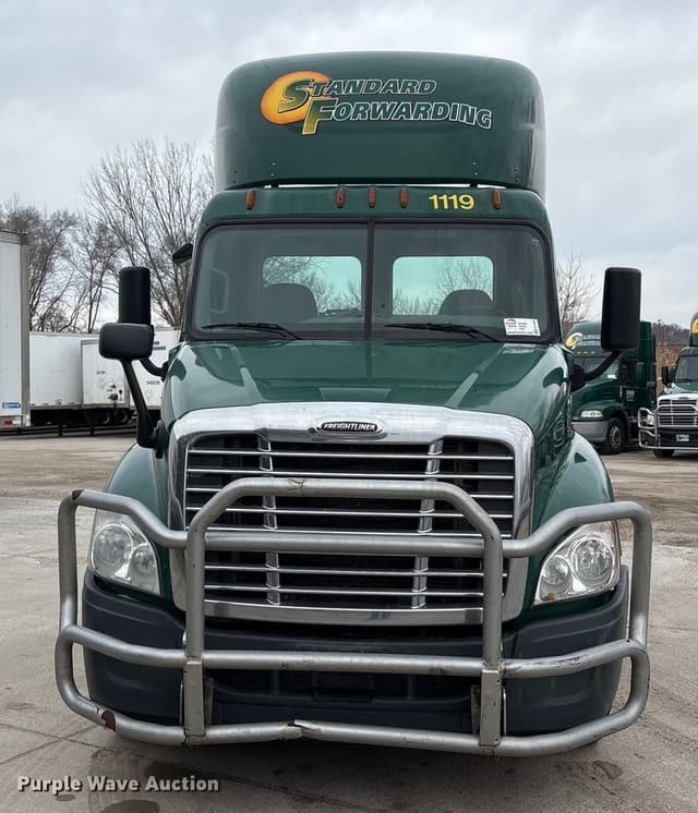 Image of Freightliner Cascadia 125 equipment image 1