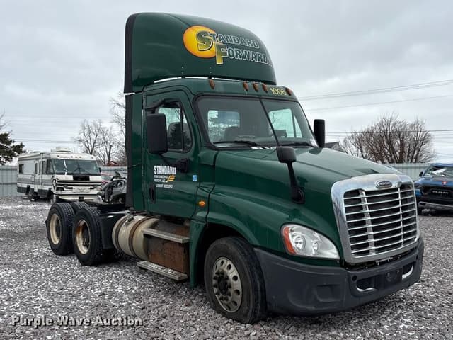 Image of Freightliner Cascadia 125 equipment image 2